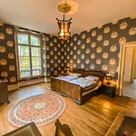 Private Chateau With Sauna, Hot Tub & 4ha Park - Chateau Guillermo La Moncelle