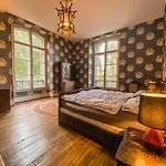 Private Chateau With Sauna, Hot Tub & 4ha Park - Chateau Guillermo بيت للعطل La Moncelle