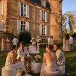 Private Chateau With Sauna, Hot Tub & 4ha Park - Chateau Guillermo بيت للعطل La Moncelle