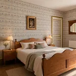 Private Chateau With Sauna, Hot Tub & 4ha Park - Chateau Guillermo بيت للعطل La Moncelle