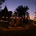 Private Chateau With Sauna, Hot Tub & 4ha Park - Chateau Guillermo بيت للعطل La Moncelle