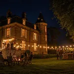 Private Chateau With Sauna, Hot Tub & 4ha Park - Chateau Guillermo بيت للعطل La Moncelle