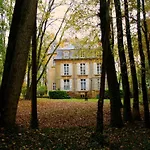 Private Chateau With Sauna, Hot Tub & 4ha Park - Chateau Guillermo بيت للعطل La Moncelle