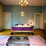 Private Chateau With Sauna, Hot Tub & 4ha Park - Chateau Guillermo بيت للعطل La Moncelle