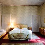 بيت للعطل Private Chateau With Sauna, Hot Tub & 4ha Park - Chateau Guillermo La Moncelle
