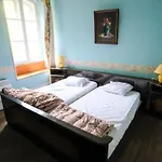 Private Chateau With Sauna, Hot Tub & 4ha Park - Chateau Guillermo بيت للعطل