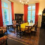 Private Chateau With Sauna, Hot Tub & 4ha Park - Chateau Guillermo La Moncelle
