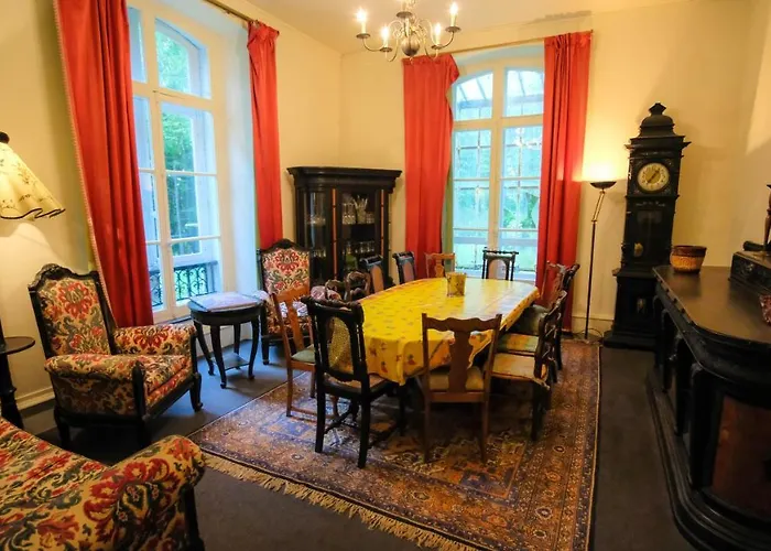 Private Castle With Park - Chateau Guillermo La Moncelle